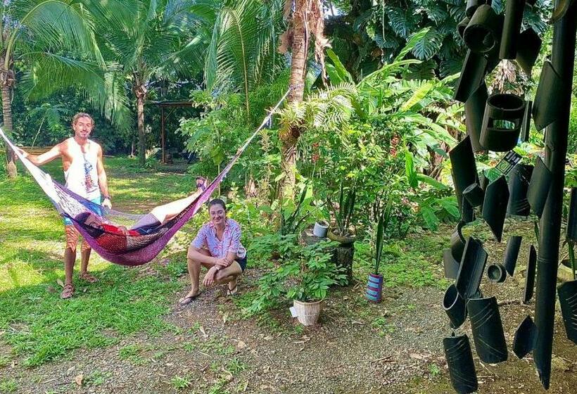 פנסיון Luminosa Uvita Hostel