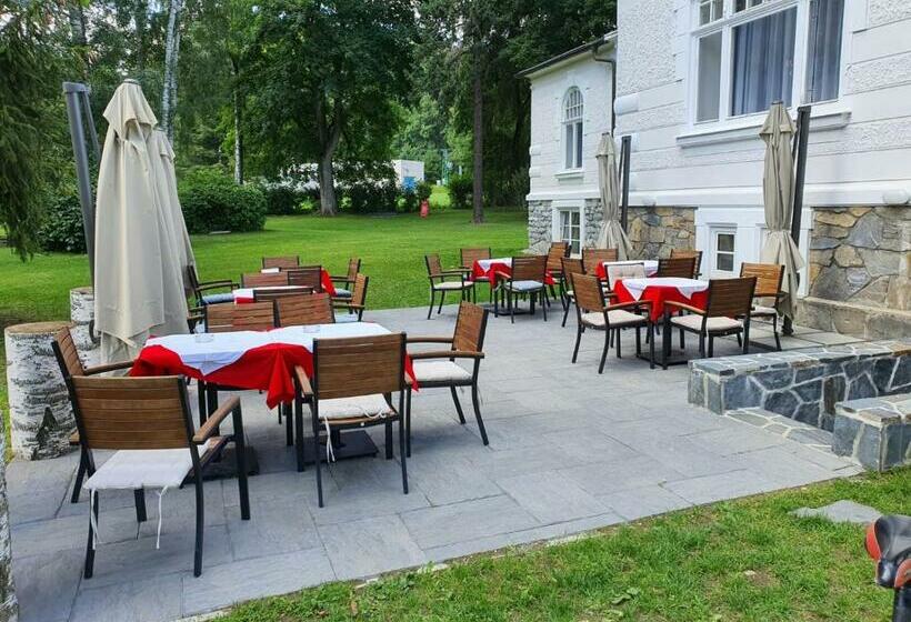 פנסיון Parkhotel Vrbno