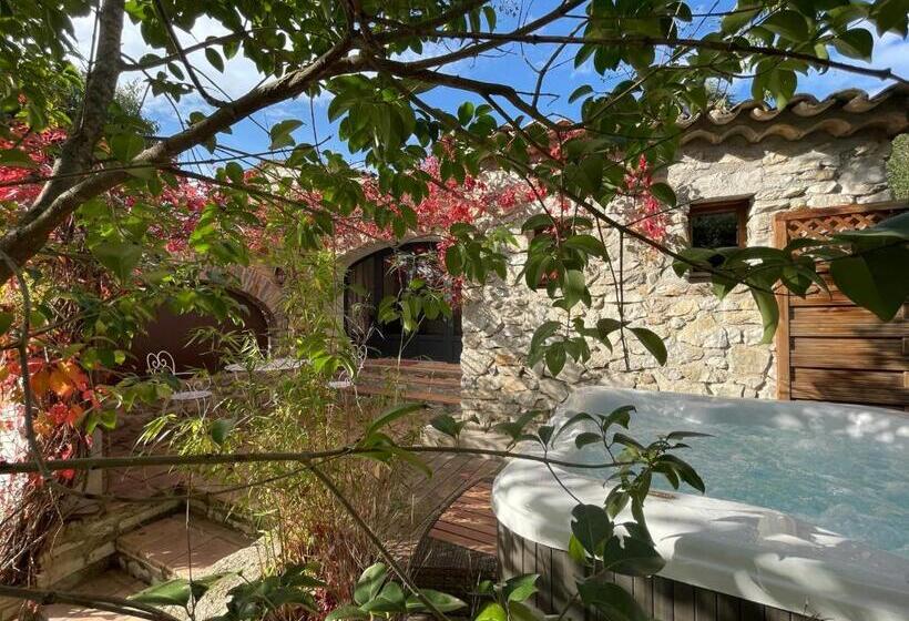 민박 L Amourier Chambres D Hôtes Pour Amoureux Avec Jacuzzi Ou Baignoire Xxl