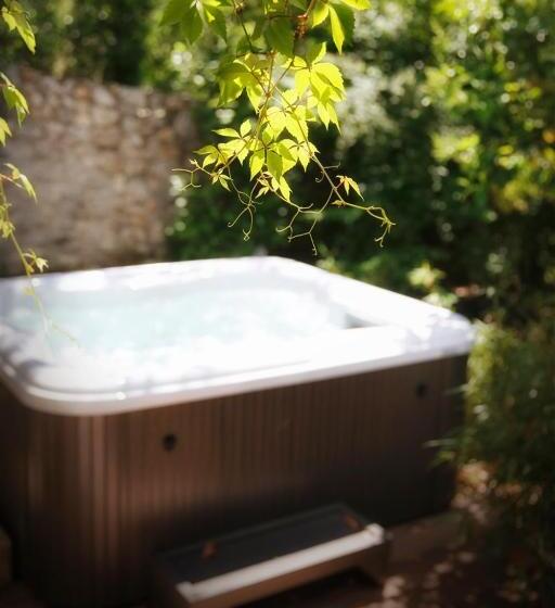 민박 L Amourier Chambres D Hôtes Pour Amoureux Avec Jacuzzi Ou Baignoire Xxl