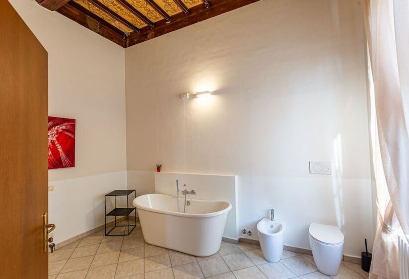 مبيت وإفطار La Corte Del Grillo   Residenza D Epoca