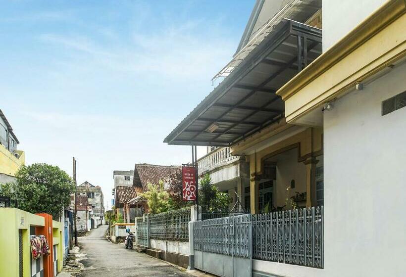 בית מלון כפרי Oyo 90771 Mess 19 Syariah