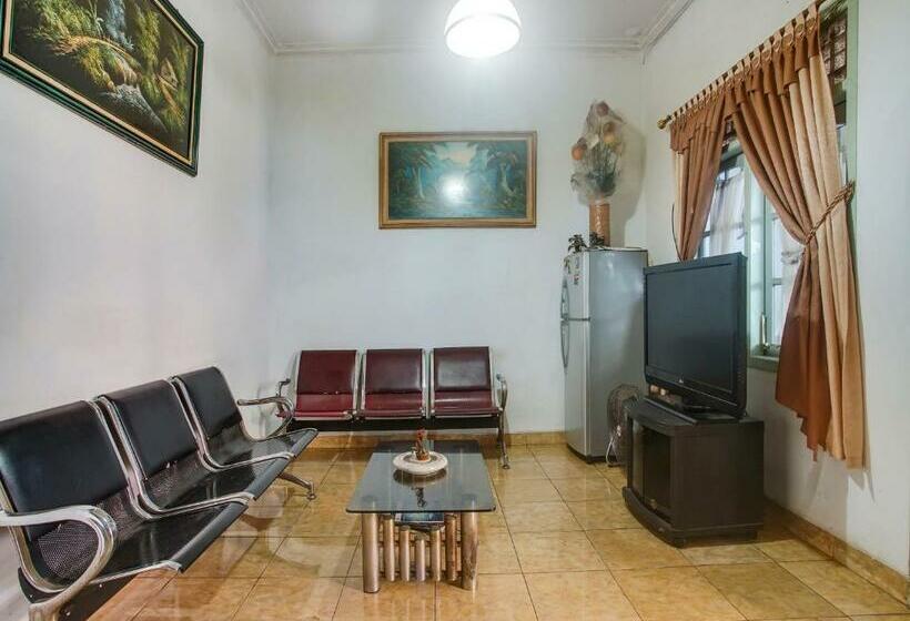 בית מלון כפרי Oyo 90771 Mess 19 Syariah