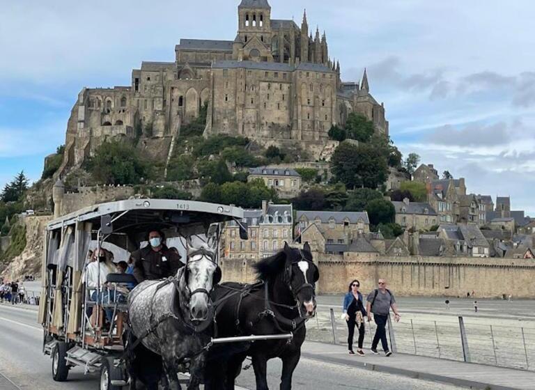 مبيت وإفطار La Tour Cachée