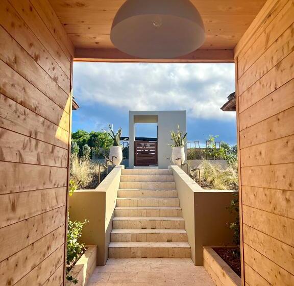 Lovango Resort And Beach Club