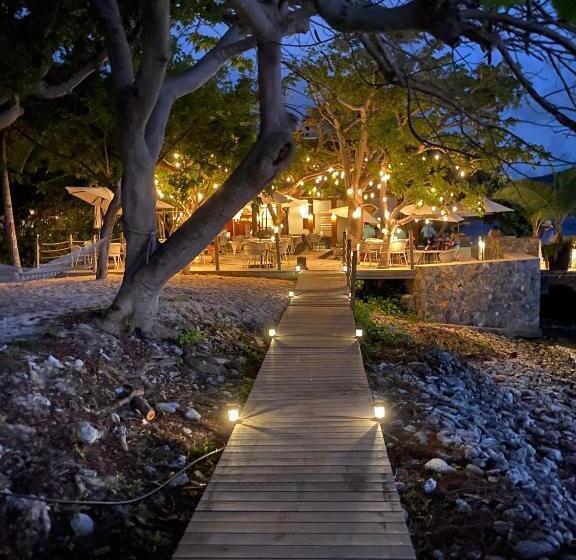 Lovango Resort And Beach Club