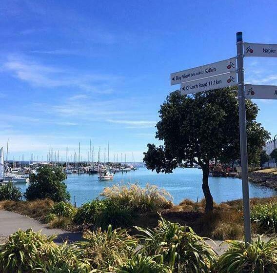 پانسیون Beach House Studios