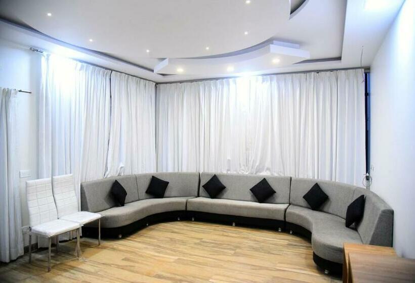 فندق Vedaa Holidays Resort