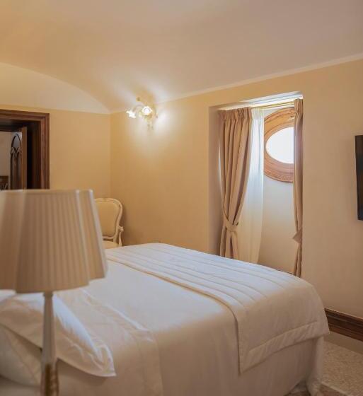 بنسيون La Rondinaia