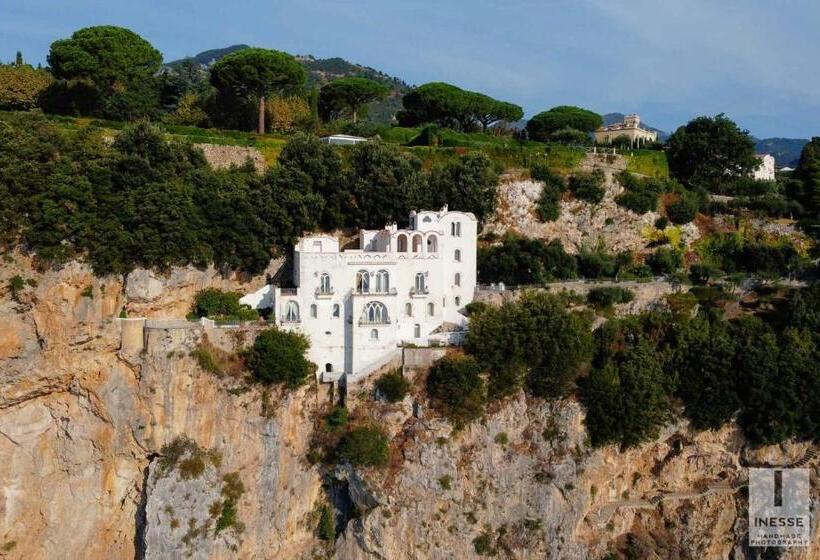 بنسيون La Rondinaia