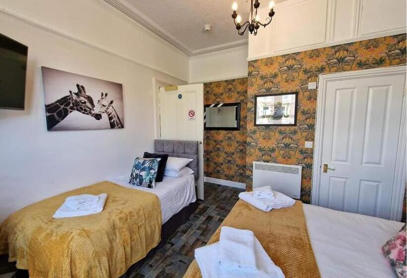 بنسيون Lansdowne Simply Stay