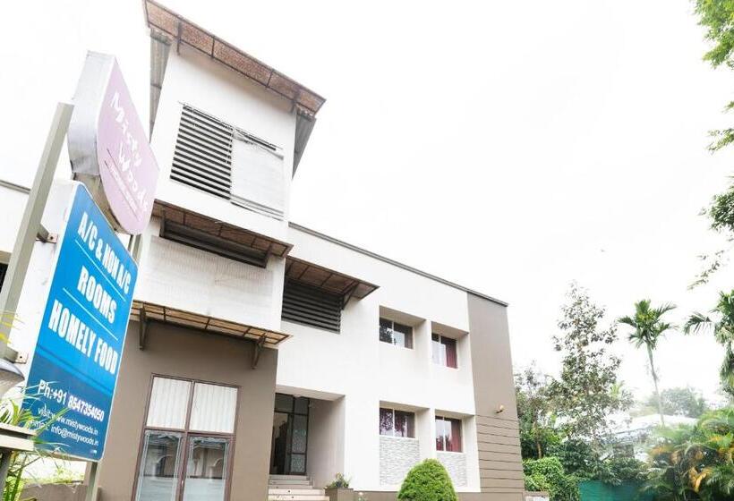 ペンション Oyo 78243 Vedica Home Stays