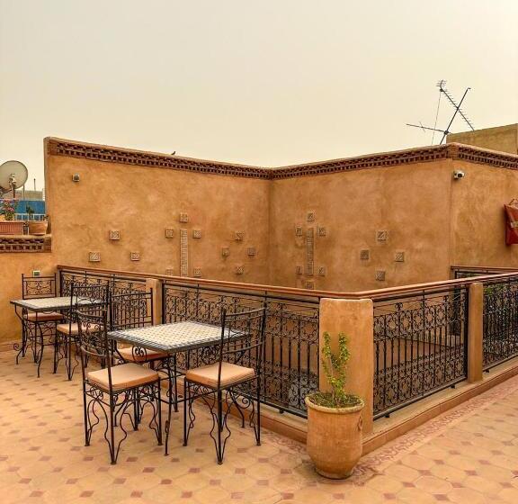 پانسیون Riad Amnay