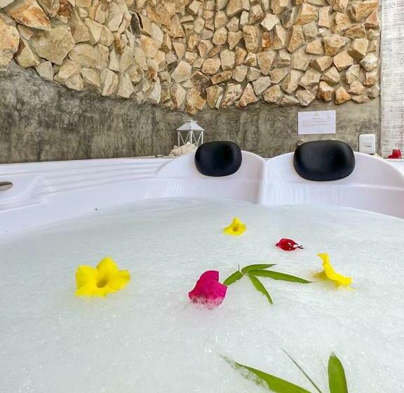 پانسیون Uba Village