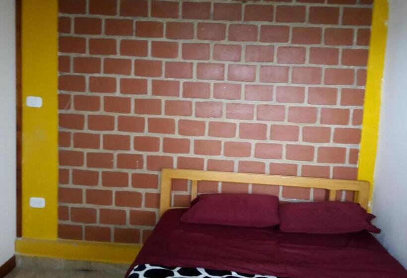 هاستل Alex Country House