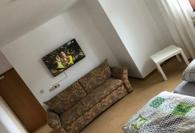 پانسیون Töff   Töff