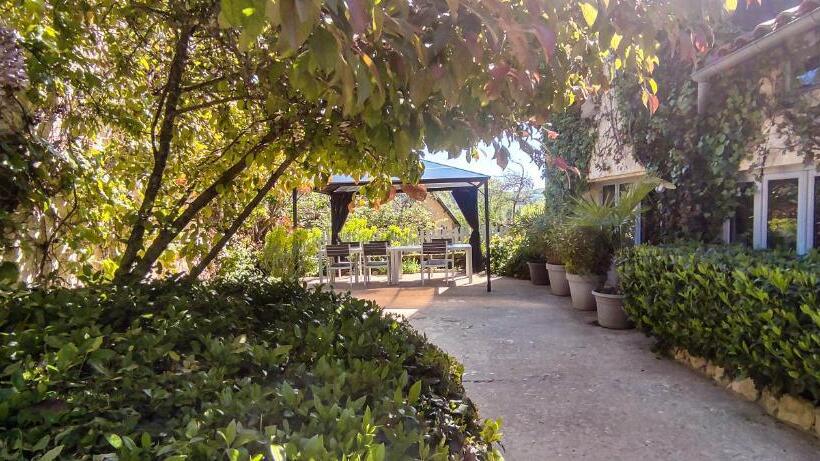住宿加早餐  La Source