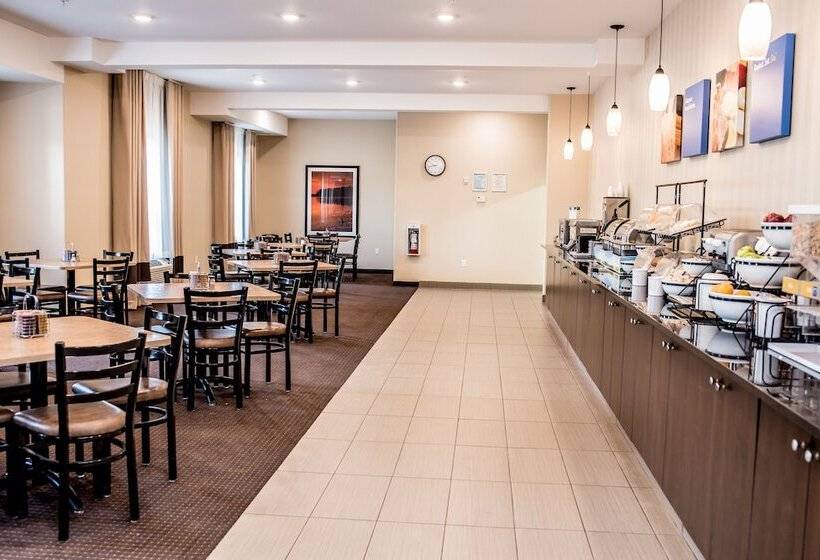 בית מלון כפרי Comfort Inn & Suites