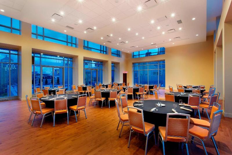 هتل Courtyard By Marriott Montreal Downtown