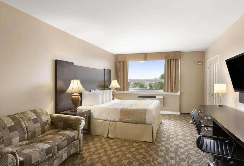 בית מלון כפרי Days Inn & Suites By Wyndham North Bay Downtown