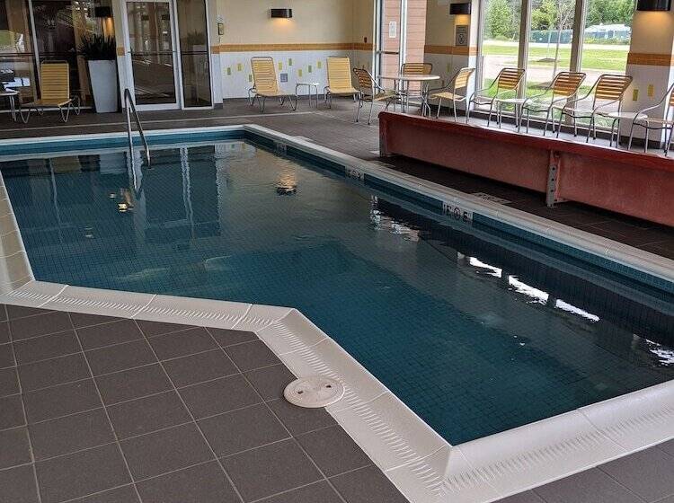 هتل Fairfield Inn & Suites By Marriott Moncton