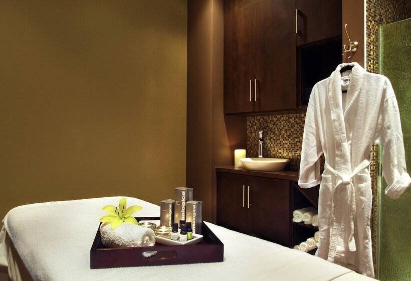 בית מלון כפרי Four Points By Sheraton Calgary Airport