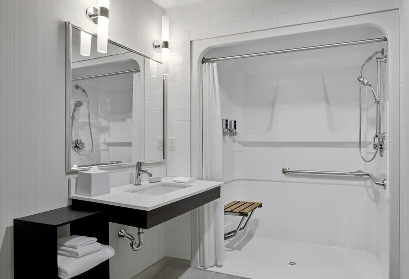هتل Four Points By Sheraton Edmonton International Airport