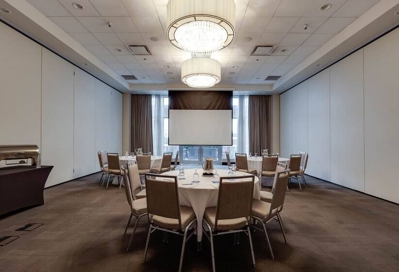 ホテル Four Points By Sheraton Kelowna Airport