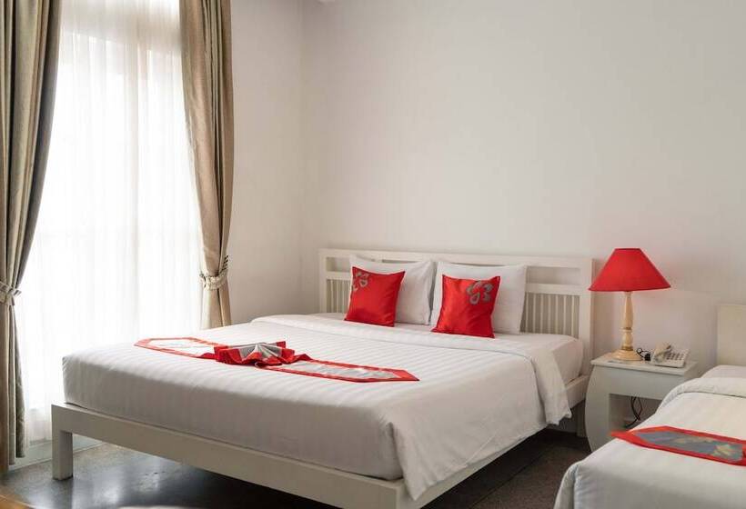 Отель The Frangipani Royal Palace