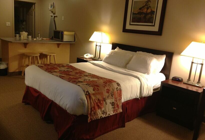 فندق Petawawa River Inn & Suites