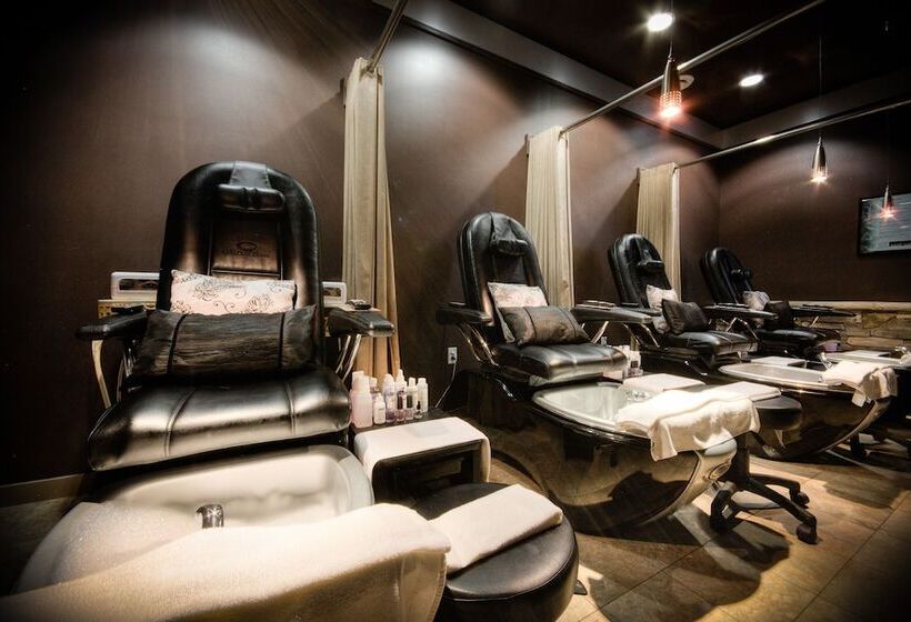 فندق Podollan Inn & Spa  Grande Prairie