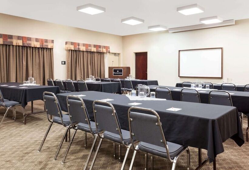 فندق Ramada By Wyndham Weyburn