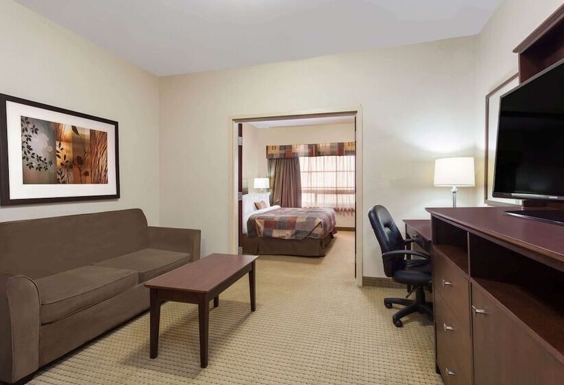 فندق Ramada By Wyndham Weyburn