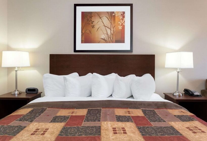 فندق Ramada By Wyndham Weyburn