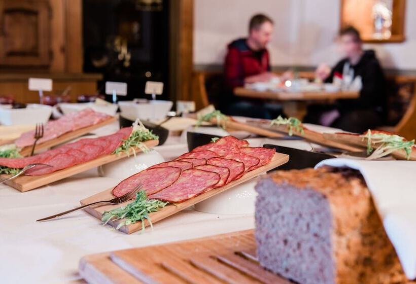 فندق Rothirsch By Skinetworks