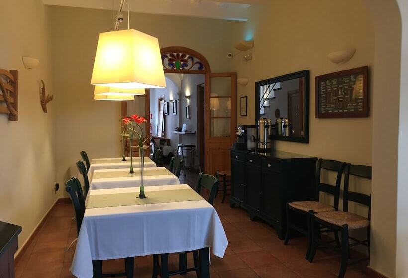 فندق Es Mercadal