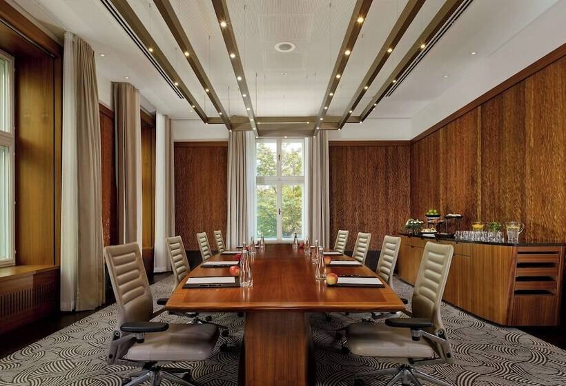 هتل The Ritzcarlton, Vienna