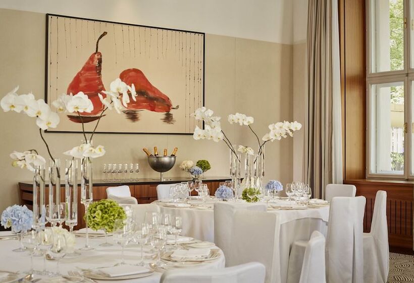 هتل The Ritzcarlton, Vienna