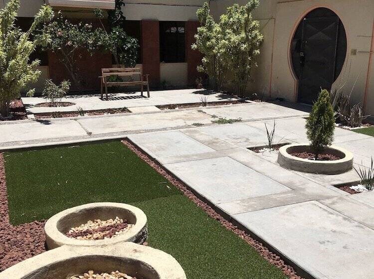 هتل Hacienda De Nomadas   Hostel