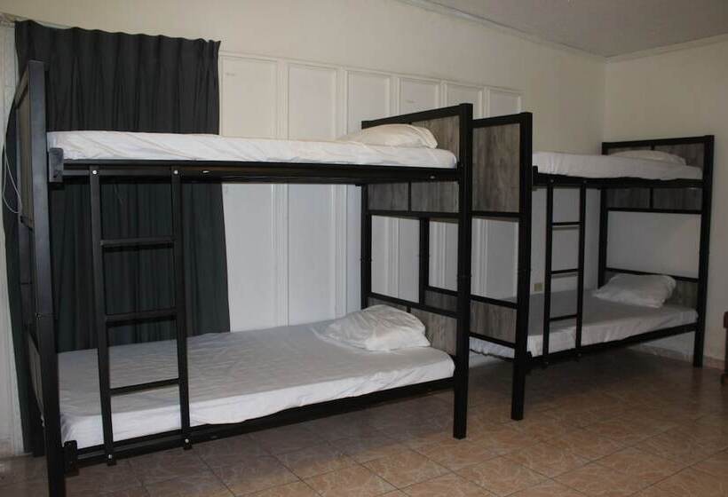 هتل Hacienda De Nomadas   Hostel