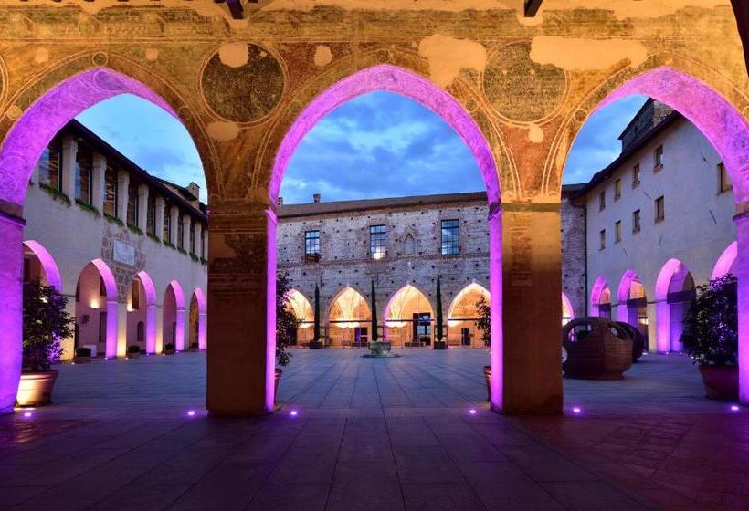 فندق Castello Visconteo