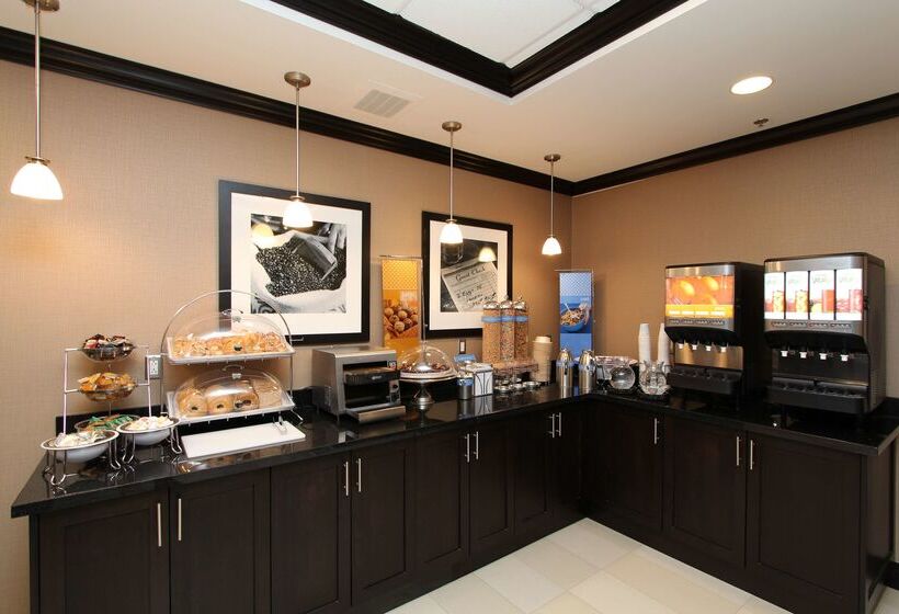 فندق Hampton Inn & Suites By Hilton St. John S Airport