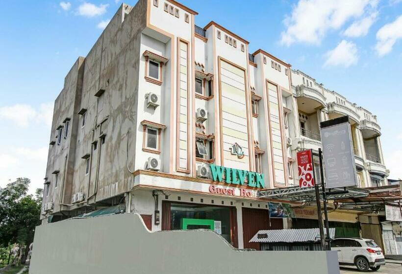 ホテル Reddoorz At Jalan Emmy Saelan Palu