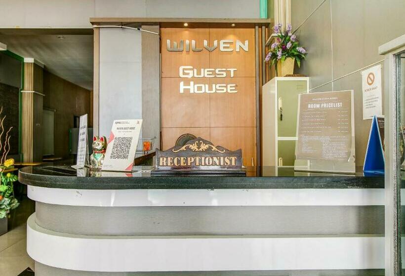 ホテル Reddoorz At Jalan Emmy Saelan Palu