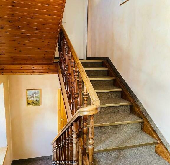 Bed and Breakfast Glacier Rock Guesthouse