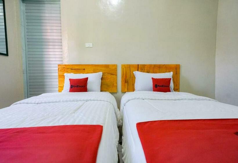 فندق Reddoorz Syariah Near Bukit Teletubbies Padangsidempuan