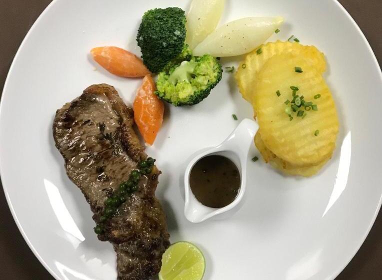 V V Hotel Battambang