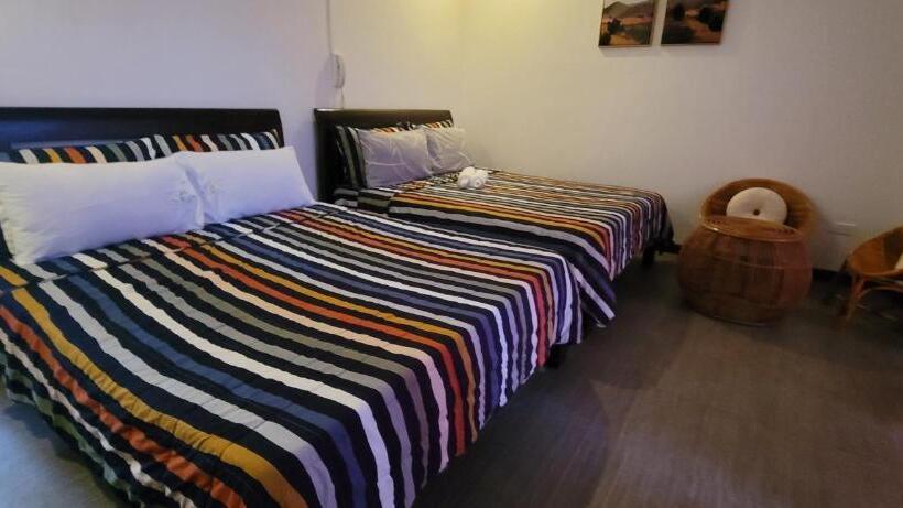 فندق Beachfront Bed & Breakfast