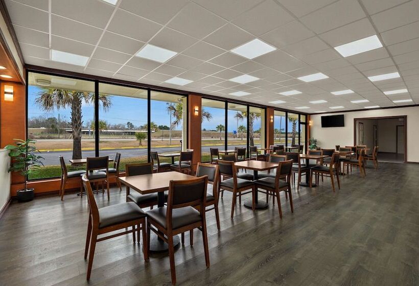 בית מלון כפרי Econo Lodge