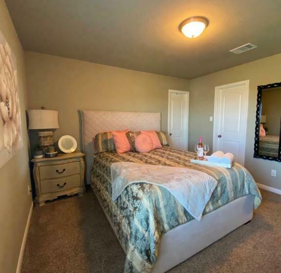 پانسیون Private Rooms At Central Texas Suites With Hot Tub